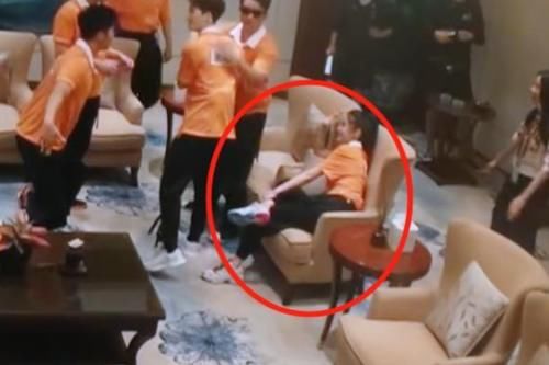 杨颖|《奔跑吧》李沁和杨颖的坐姿，这就是已婚和未婚的区别，差距太大