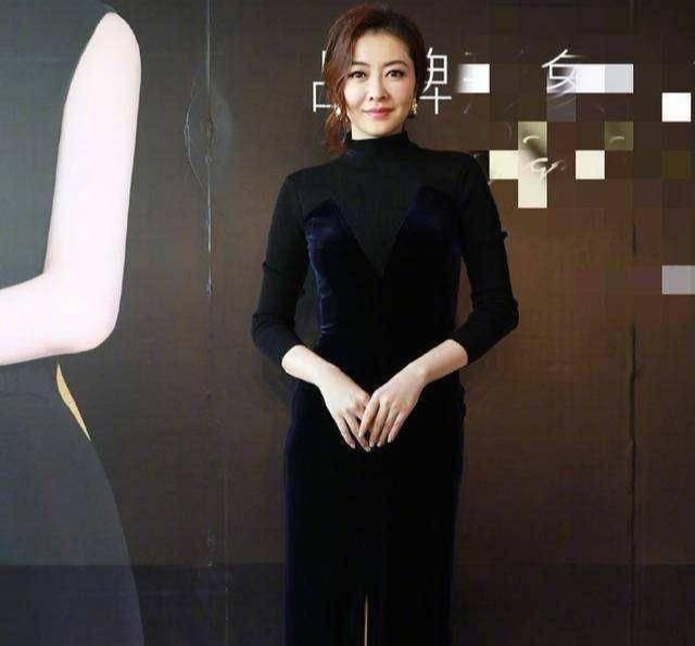 黑裙|两位前“天王嫂”同框穿黑裙,熊黛林身材曼妙,乐基儿发福成大妈