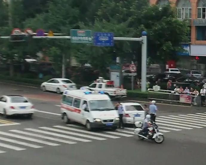  警灯|【生命道】警灯闪烁，一路狂奔，是他们着急的模样