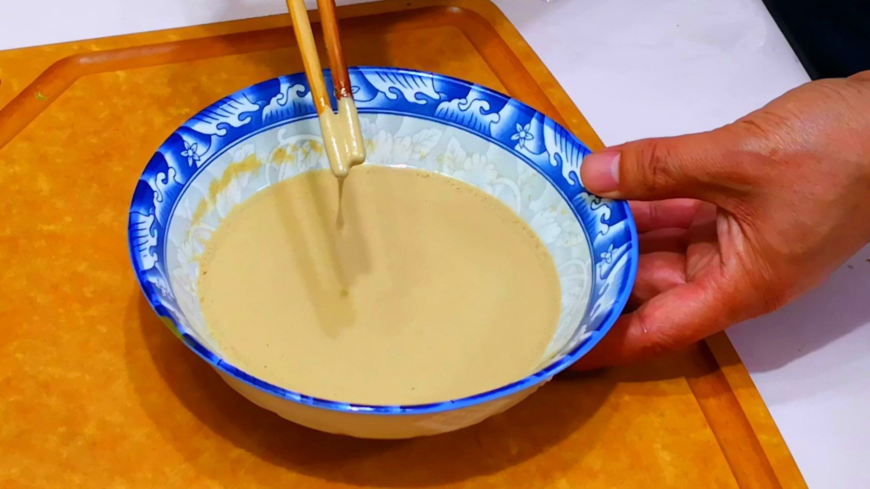 大厨|调芝麻酱,直接加水调就错了,大厨教你1招,细腻爽滑、味道香!