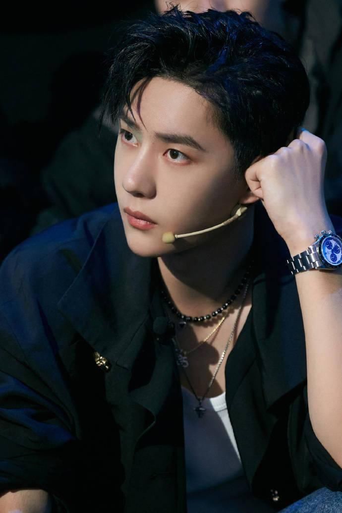  巅峰|一场节目三个造型都是巅峰之作 造物主的宠儿说的就是王一博本博！