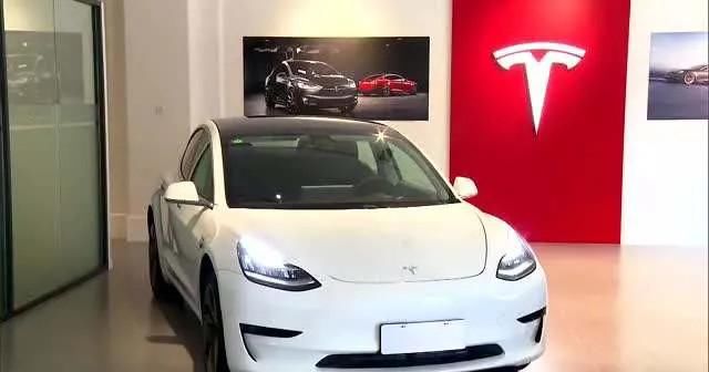  拼多多上|去拼多多团购Model 3的车主傻眼了，特斯拉不交车，到底谁理亏？