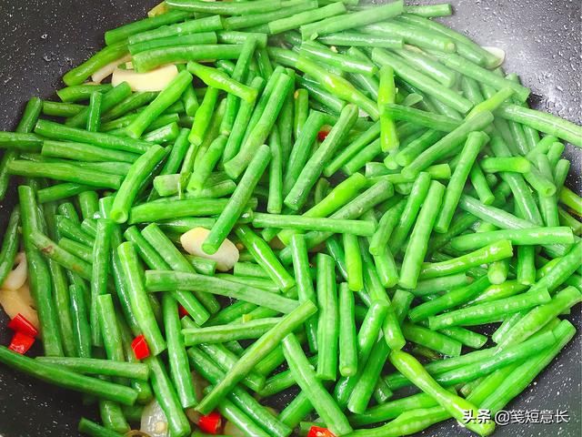  每周|1把豇豆2个西红柿，我家每周至少吃3次，做成凉面比炸酱面还美味