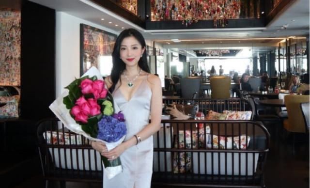  赌王|她曾差点成赌王儿媳妇，长相甜美身材优越，如今老公比赌王儿子帅