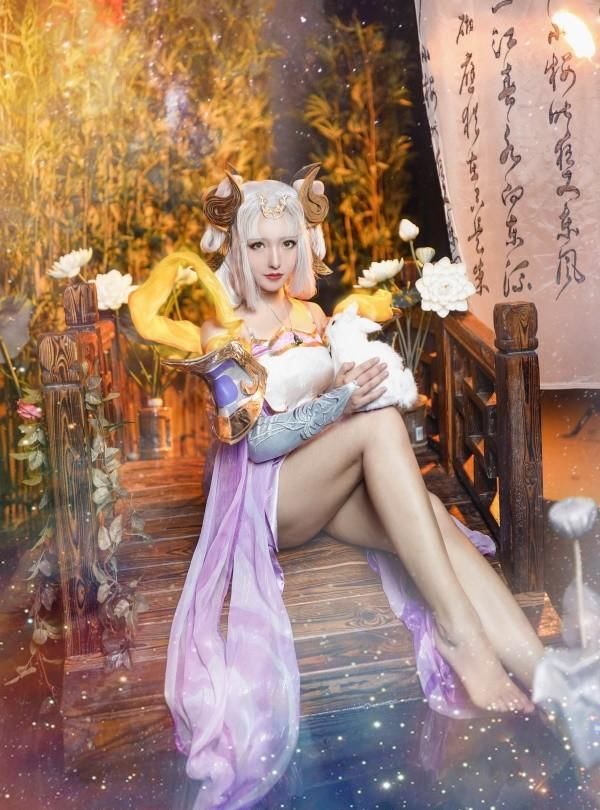  弥里|cosplay：《王者荣耀》嫦娥@弥里