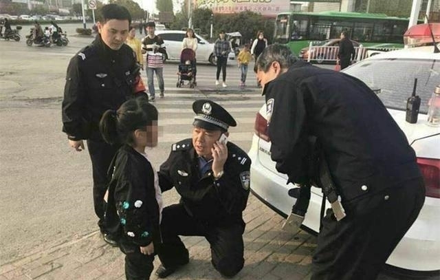  犯难|3岁女孩说：我把爸爸弄丢了，民警问出爸爸名字笑翻了，也犯难了