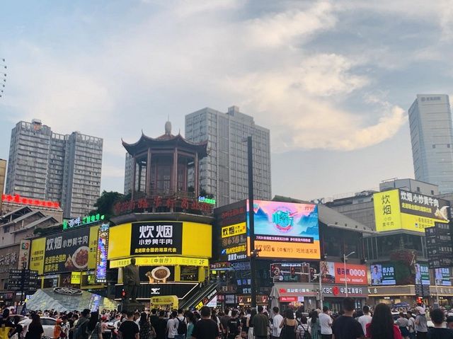  王牌|《中餐厅第四季》赵丽颖做“炊烟小炒黄牛肉”，黄晓明拍照点赞