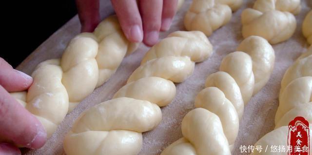 松软|炸麻花时,注意面水比例很重要,麻花松软不变硬,奶香味足又解馋