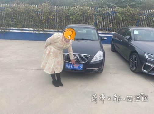 套牌车|无证驾驶套牌车，竟然还敢违停！