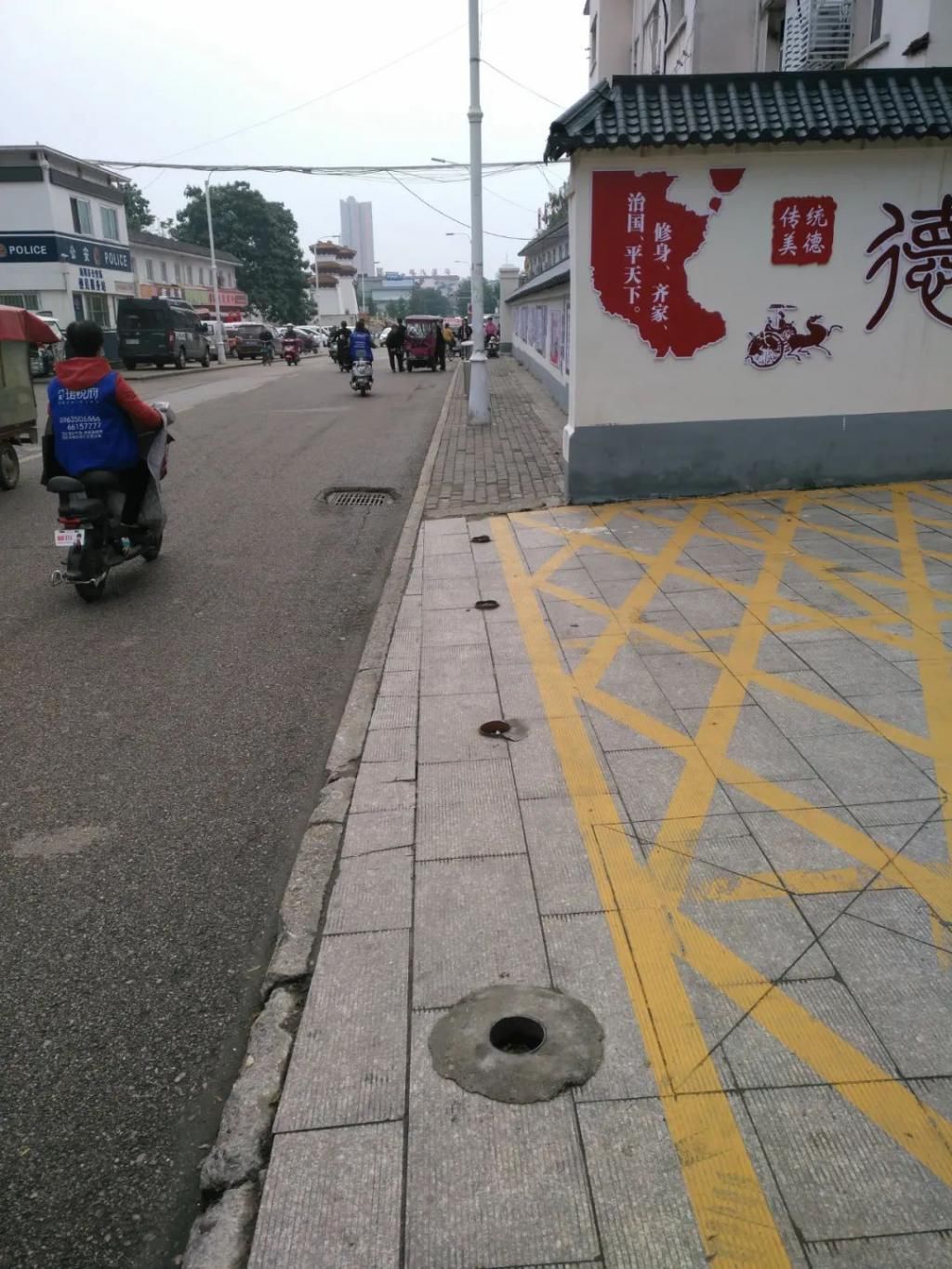 扎心|呼声！这些隔离柱断茬，扎鞋扎轮胎更扎心