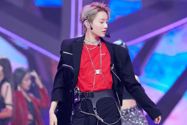  成功|刘雨昕舞台细节手指卡拍，阚清子追星成功，THE9综艺首秀上《快本》？