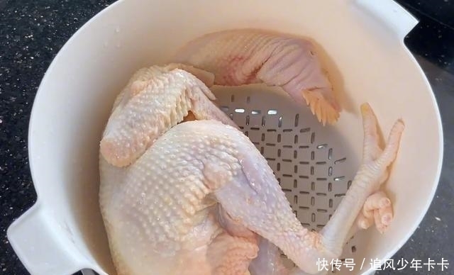 蒸鸡|立秋后,多给家人这样蒸鸡吃,鸡肉嫩滑又滋补,营养不流失,解馋