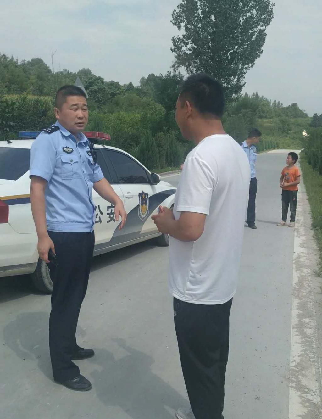  出警|卢氏警察出警神速，送走失孩子回家