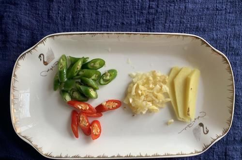 冲洗干净|入秋后,少吃猪肉多吃它,仅18块钱一斤,人人都吃得起,比肉还香