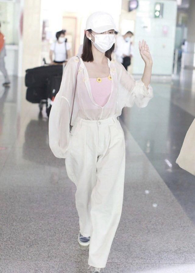  裤装如何穿出气场十|组图:看看女神的穿搭示范，轻松穿出高级即视感