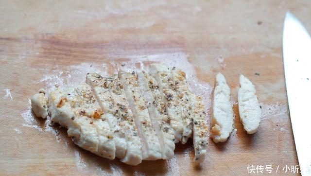 多汁|鸡胸肉又老又柴吃不下?试试这样做,鸡胸肉鲜嫩多汁,成抢手货