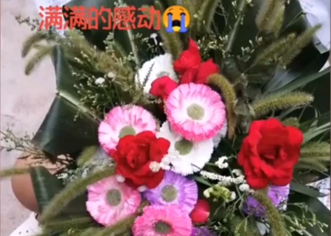  送花|女孩七夕替父给母亲送花，网友：小棉袄太贴心了