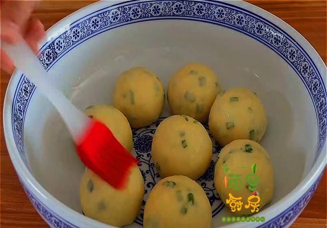  三回|家常烫面饼这样做，柔软劲道好消化，我家一周吃三回