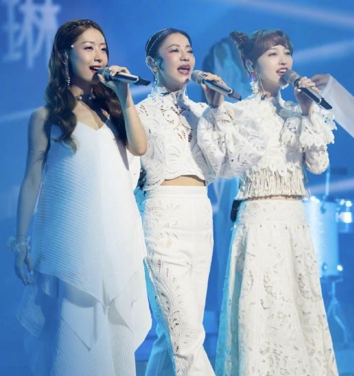  女团|《乘风破浪》高开低走，三公后争议更大，网友：已偏离最初的立意