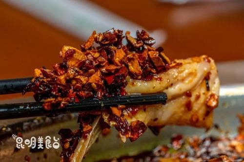 排队|昆明排队三十年老店,15张桌子,“镇店之宝”每天卖半吨