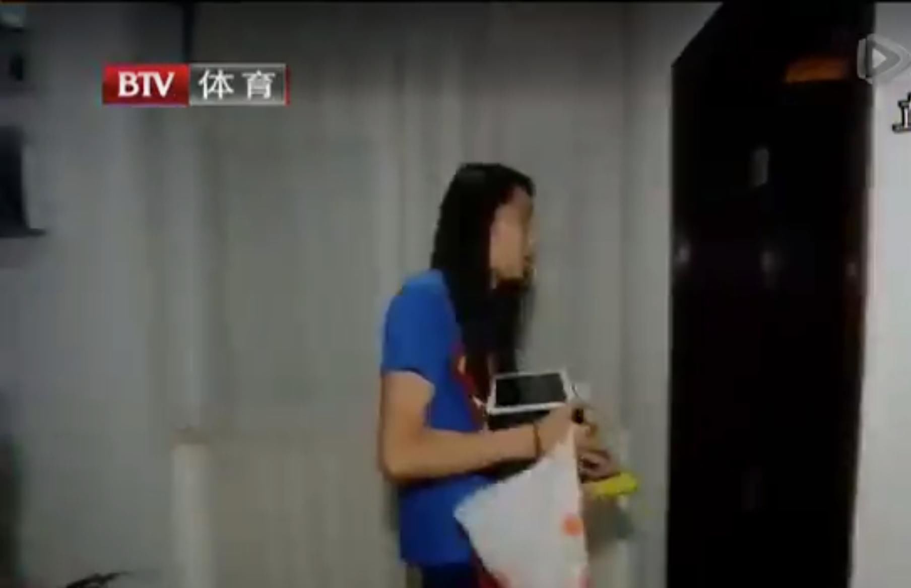  全队|冯坤曾给17岁朱婷当教练！带国青让小朱代收全队手机，朱婷一脸青涩