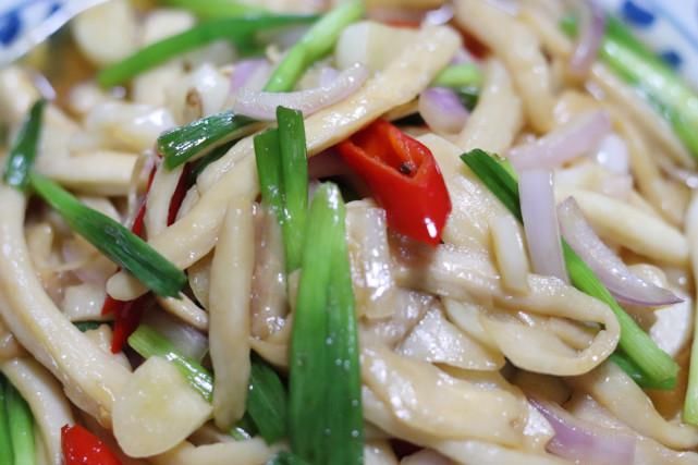  精致|四口之家的晚餐，两荤两素拒绝精致穷，网友：碗筷起落间的幸福