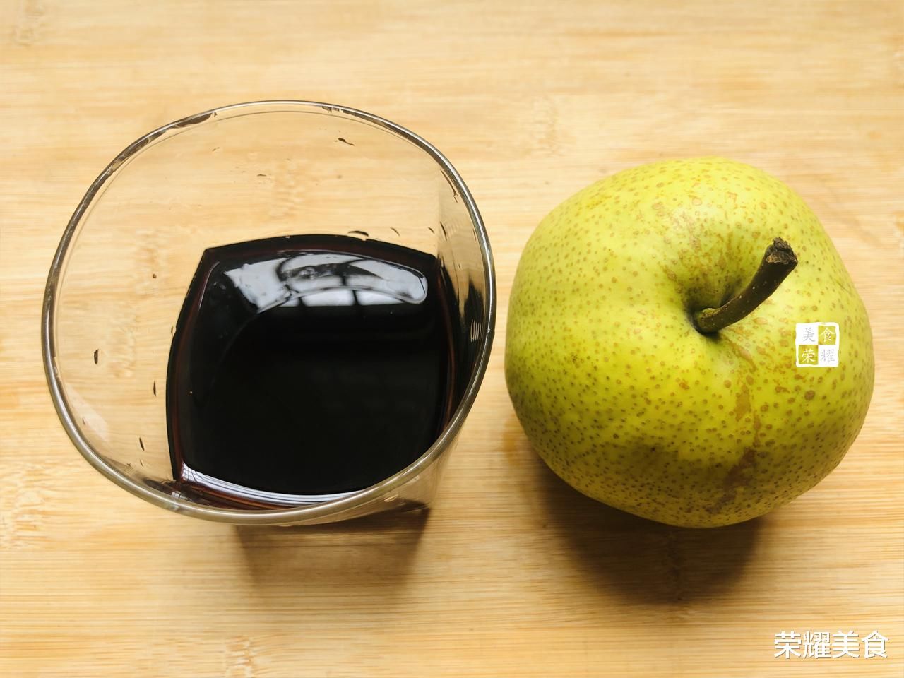  标配|秋天降秋燥，梨子是标配，加点红酒炖一下，效果会更好，不懂可惜