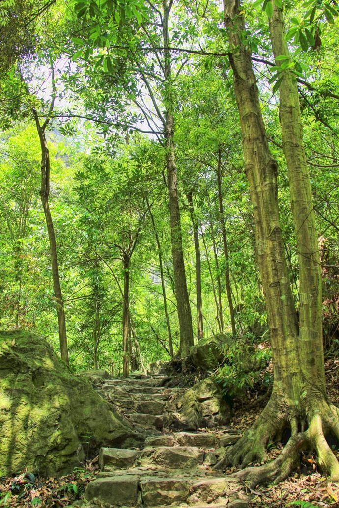  露营|小众游|泛舟露营戏水K歌……漫步夹缝岩，感受惬意悠然