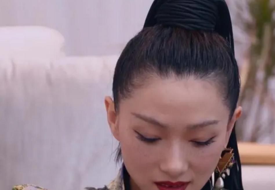  人淡如菊|前有“人淡如菊”人设翻车，后有队长投票出局，万茜凭借什么挽回