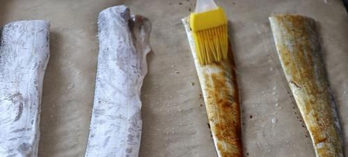  喝啤酒|夏天喝啤酒，试试这道香烤带鱼，鱼肉鲜嫩，比红烧带鱼做法简单