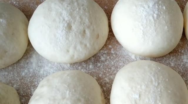  烤箱|一碗面粉，一杯牛奶，做“奶香白饼”，不用烤箱就能做