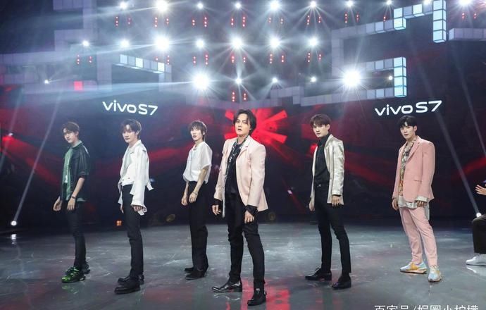  翟潇闻和张颜齐|R1SE小分队上《快本》为翟潇闻、张颜齐打call，兄弟情令人羡慕！