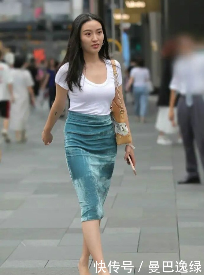  被动|“宽胯”其实不用愁，半身裙化被动为主动，展现身材丰润的一面！