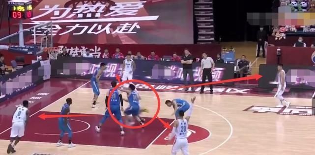  疯狂|不愧林疯狂！4队友要球，林书豪坚决1挑4，可这结果队友也激动了