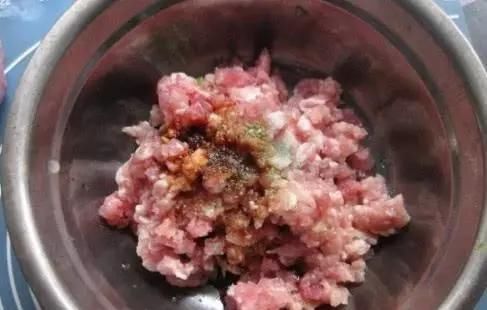  饺子馅|拌饺子馅，放什么“油”又香又好吃？大厨教你一招，咋做都吃不够
