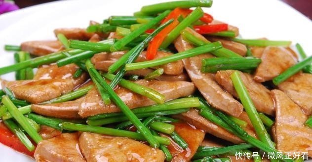 家常|家常美食:蒜苗腊肉豆腐丝,炝炒藕丁,韭菜花爆猪肝