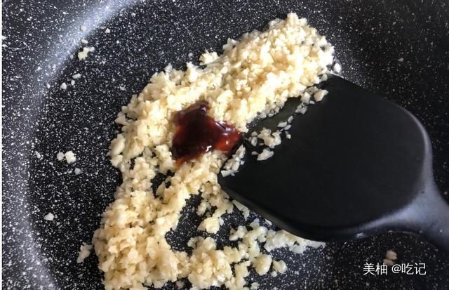  1勺|比肉还好吃的蒜蓉烤香菇，咬一口嫩滑爆汁，一顿1大盘不够吃