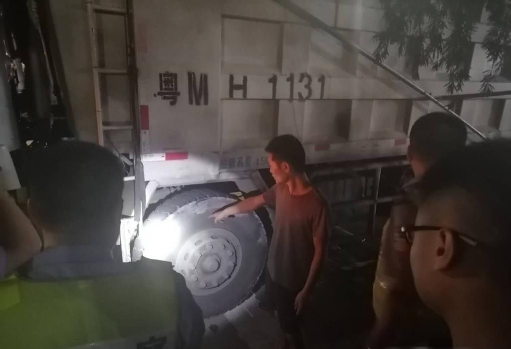  梅路|梅城月梅路货车与摩托车相撞，一人当场身亡！