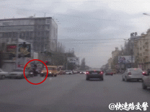 交通|交通GIF动图:什么叫鬼探头,到底有多危险