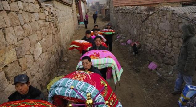 女儿|爱情的筹码!一位45岁妈妈发话:没有20万彩礼,休想娶我女儿