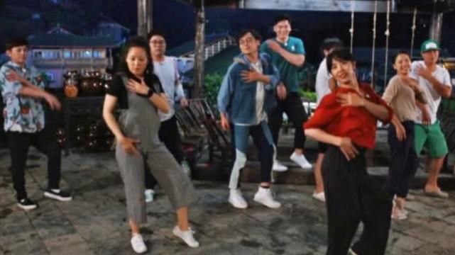  动作|孙俪带大家一起尬舞，看到黄磊的动作，网友:果然是真爱!