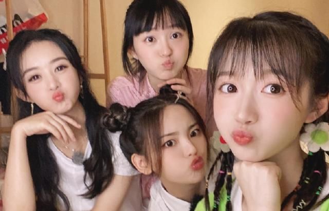  聚餐|《中餐厅》杀青聚餐大合照，刘宇宁却没到场，黄晓明的做法很圈粉