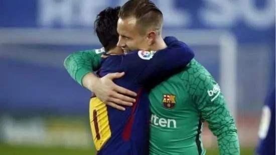  传来|凌晨1点!巴萨传来喜讯:成功与6亿巨星续约5年,巴托梅乌亲自证实