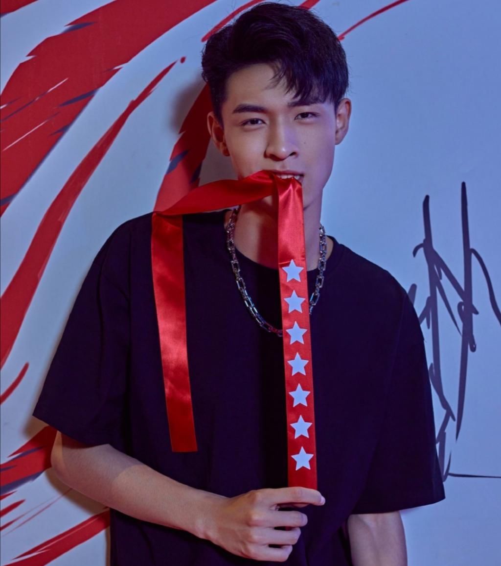  上演|秦霄贤上演宠粉三部曲