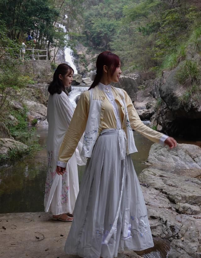  安徽|跟着古风美女游安徽天柱山，去哪里拍照片才好