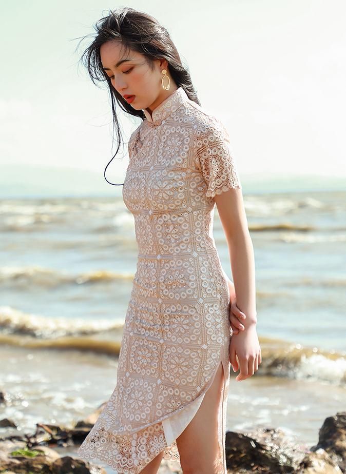  浪漫|原以为这辈子不会穿的旗袍，居然变得这么时髦，显瘦优雅又减龄！