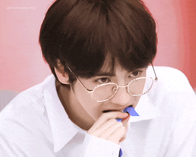  和郭敬明|没话题？认真做节目的《少年之名》把LOVE&PEACE打在公屏上