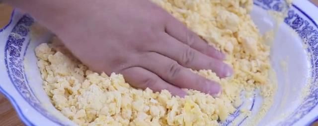  嘎嘣脆|玉米面锅巴这样做，咬一口嘎嘣脆，非常的好吃，做法特别的简单！