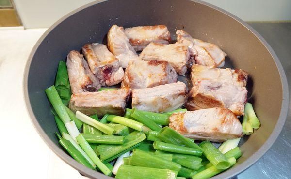  绍兴酒|做排骨时，有人先焯水有人直接炖，老厨子：全不对，教你正确做法