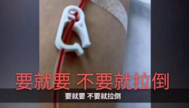  老人|81岁老人往楼下丢钢管，砸伤路人后就搬走，老人：2000块爱要不要